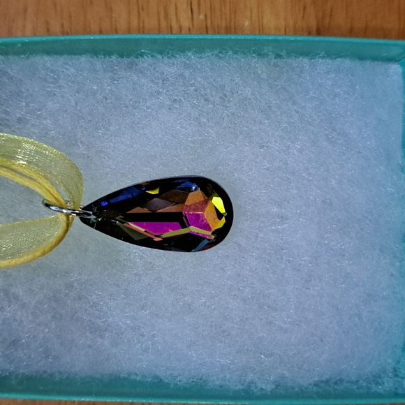 Campfire Green Crystal Marquise Necklace - Picture 2 of 6